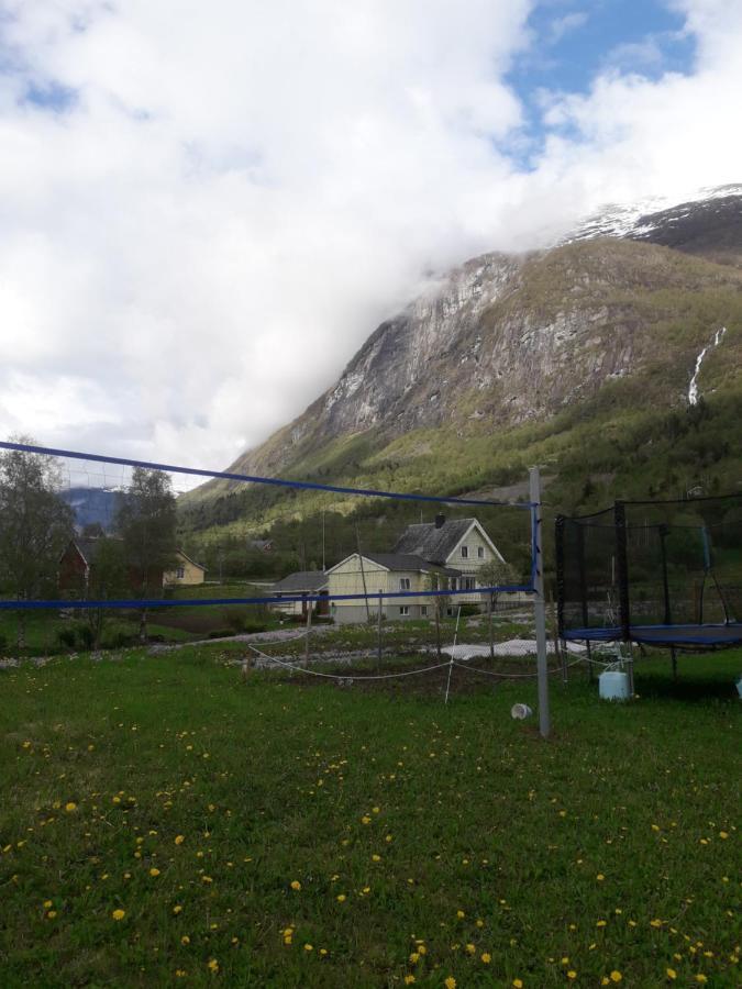 Villa Naustvoll à Olden Extérieur photo